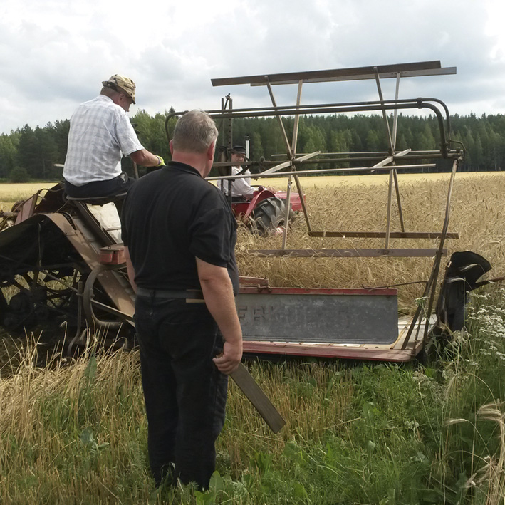 Elonkorjuuta itsesitovalla 2014